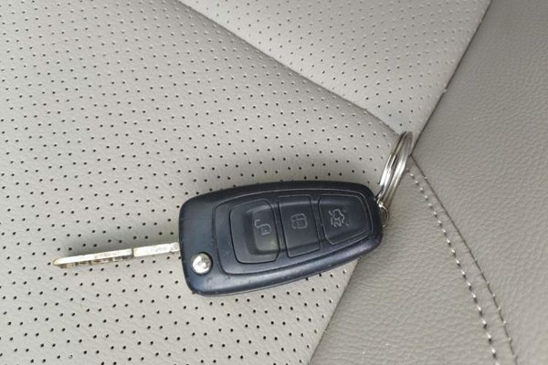 Ford Focus 2015, 104700 км, за 5525 USD - фото 23