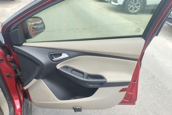 Ford Focus 2015, 104700 км, за 5525 USD - фото 24