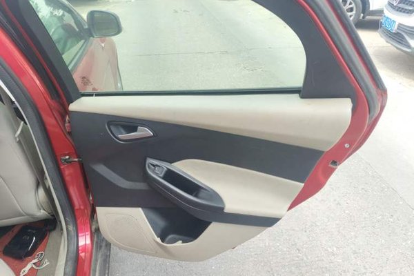 Ford Focus 2015, 104700 км, за 5525 USD - фото 25
