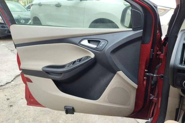 Ford Focus 2015, 104700 км, за 5525 USD - фото 26