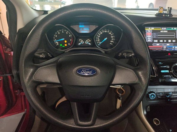 Ford Focus 2015 Sedan 1.6L Automatic Comfort Model, 2015 года