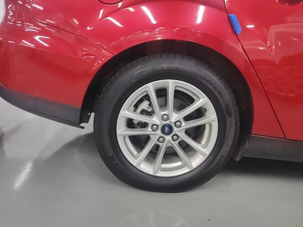 Ford Focus 2015, 97800 км, за 6545 USD - фото 10
