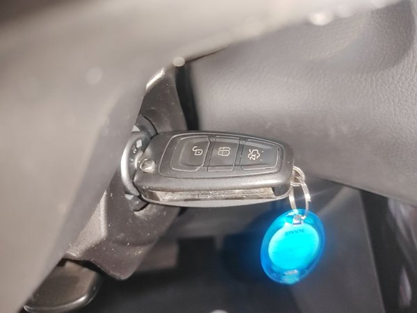 Ford Focus 2015, 97800 км, за 6545 USD - фото 12
