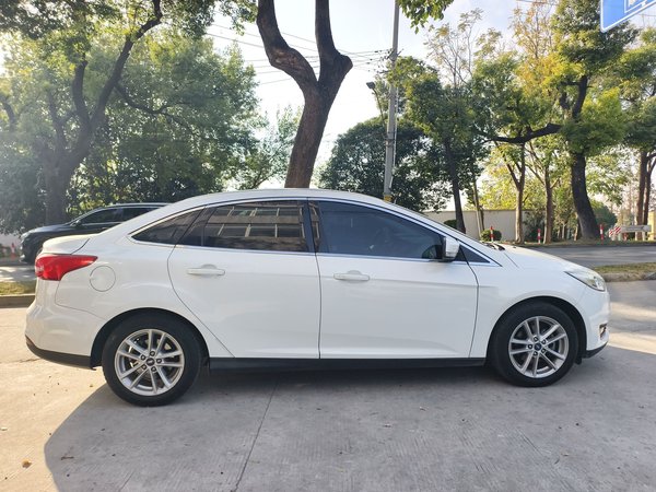 Ford Focus 2015 Sedan 1.6L Automatic Trend Model, 2015 года