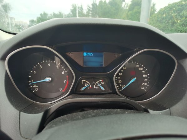Ford Focus 2015 Hatchback 1.6L Automatic Comfort Model, 2015 года