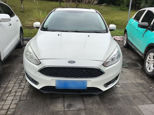 Ford Focus 2015 Hatchback 1.6L Automatic Fashion Edition, 2015 года