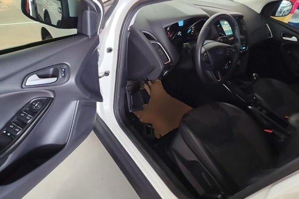 Ford Focus 2015, 27200 км, за 7037 USD - фото 18