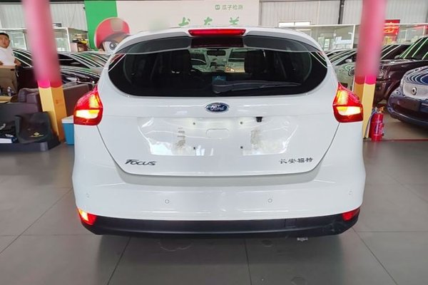 Ford Focus 2015, 27200 км, за 7037 USD