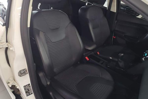 Ford Focus 2015, 27200 км, за 7037 USD - фото 19
