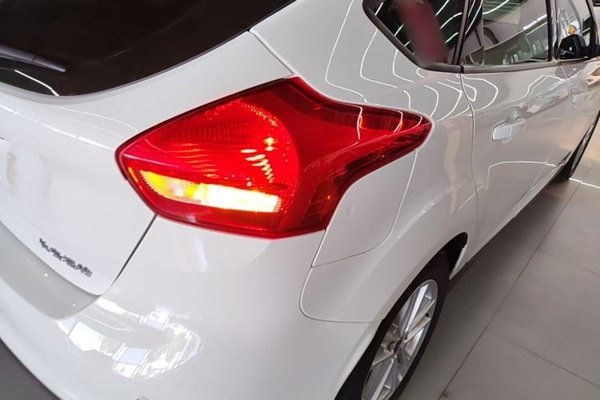 Ford Focus 2015, 27200 км, за 7037 USD - фото 9