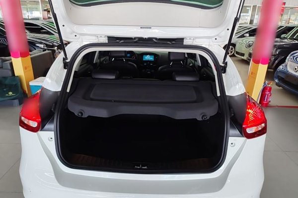 Ford Focus 2015, 27200 км, за 7037 USD - фото 22