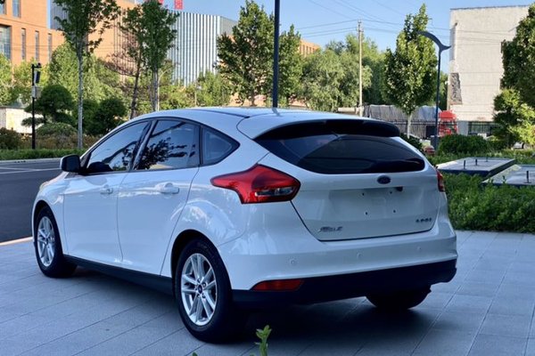 Ford Focus 2015, 61600 км, за 6606 USD - фото 13