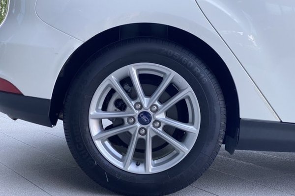 Ford Focus 2015, 61600 км, за 6606 USD - фото 14
