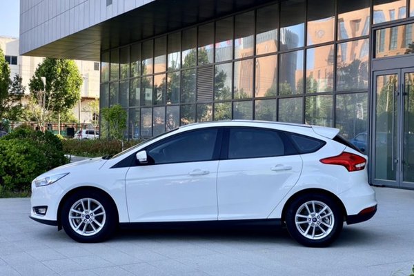 Ford Focus 2015, 61600 км, за 6606 USD - фото 18