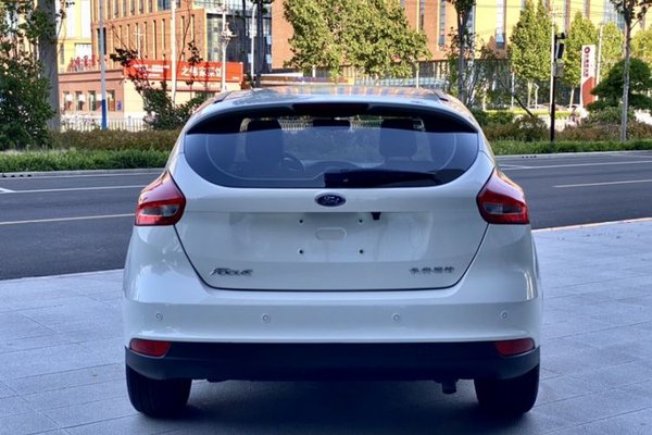 Ford Focus 2015, 61600 км, за 6606 USD - фото 19