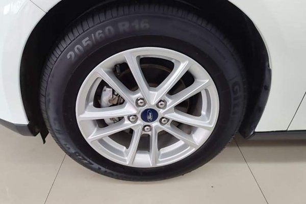 Ford Focus 2015, 61600 км, за 6606 USD - фото 8