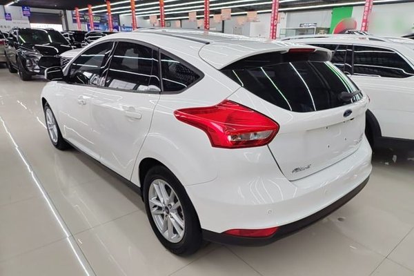 Ford Focus 2015, 61600 км, за 6606 USD