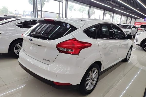 Ford Focus 2015, 61600 км, за 6606 USD - фото 6