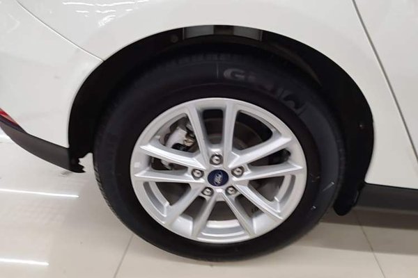 Ford Focus 2015, 61600 км, за 6606 USD - фото 10