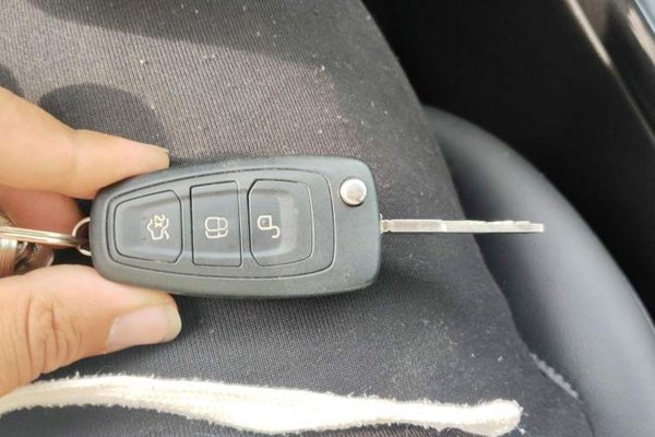 Ford Focus 2015, 84300 км, за 4228 USD