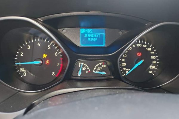 Ford Focus 2017, 113699 км, за 3568 USD - фото 11