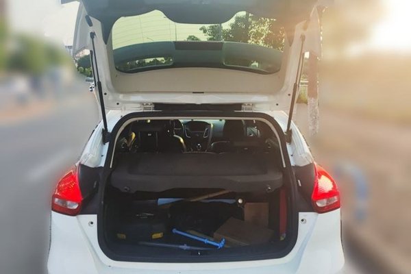 Ford Focus 2017, 142200 км, за 5804 USD - фото 19