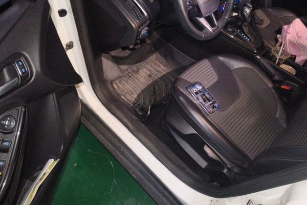 Ford Focus 2017, 149200 км, за 4624 USD - фото 16