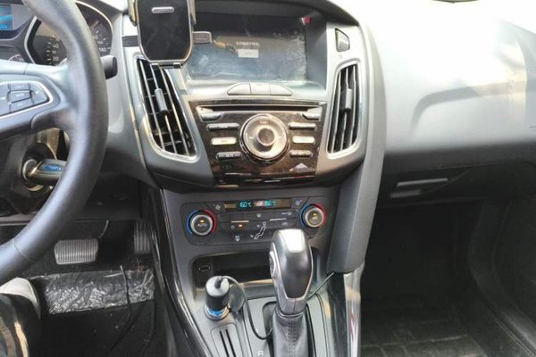 Ford Focus 2017, 112000 км, за 5463 USD - фото 10