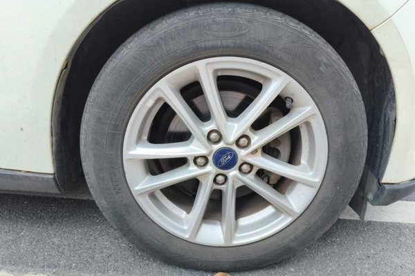 Ford Focus 2017, 112000 км, за 5463 USD