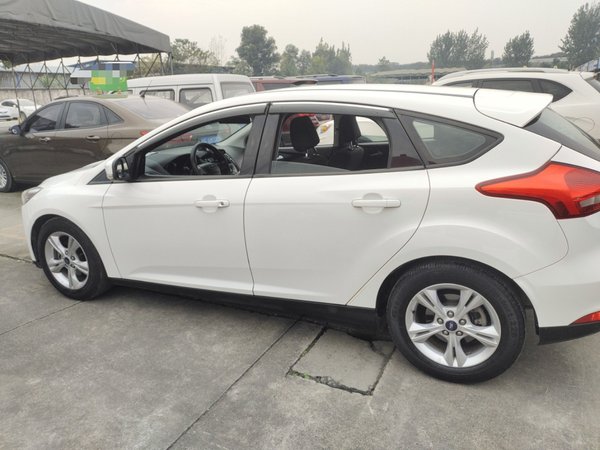 Ford Focus 2017, 131300 км, за 5916 USD