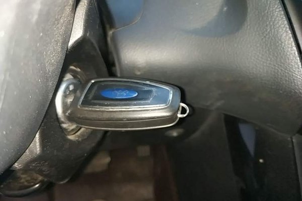 Ford Focus 2017, 65600 км, за 6056 USD - фото 12