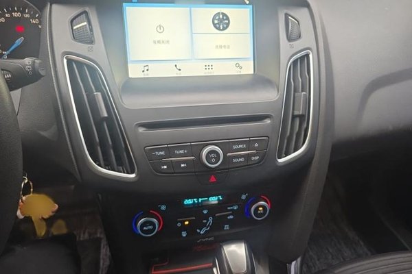 Ford Focus 2018, 38700 км, за 7796 USD - фото 12