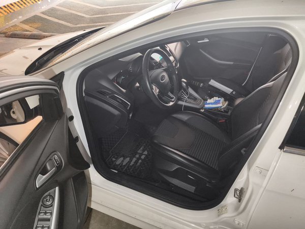 Ford Focus 2018, 67900 км, за 9055 USD - фото 19
