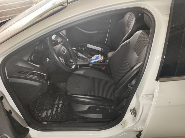 Ford Focus 2018, 67900 км, за 9055 USD - фото 14