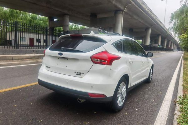 Ford Focus 2018, 73300 км, за 8040 USD - фото 7