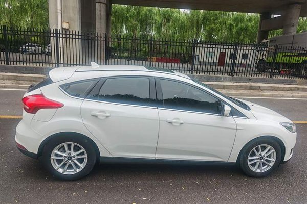 Ford Focus 2018, 73300 км, за 8040 USD - фото 8