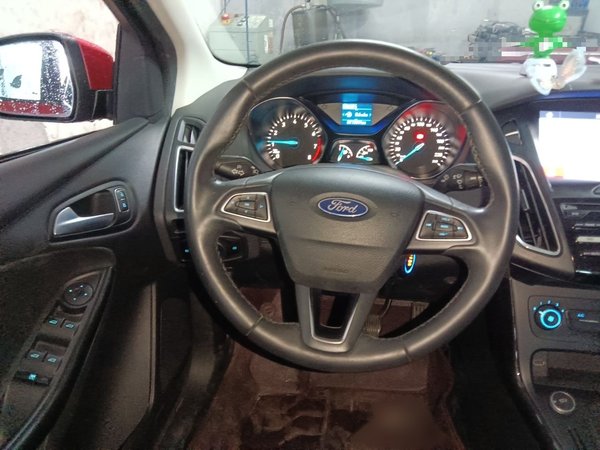 Ford Focus 2018, 77600 км, за 6226 USD - фото 9
