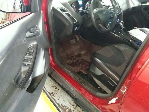 Ford Focus 2018, 77600 км, за 6226 USD - фото 19