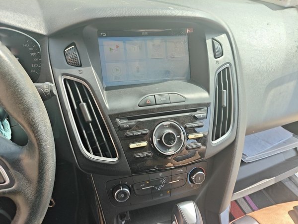 Ford Focus 2018, 59000 км, за 7327 USD - фото 10