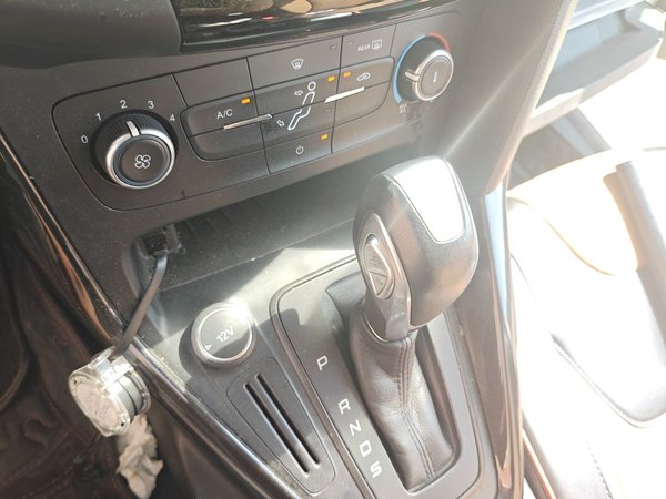 Ford Focus 2018, 59000 км, за 7327 USD - фото 11