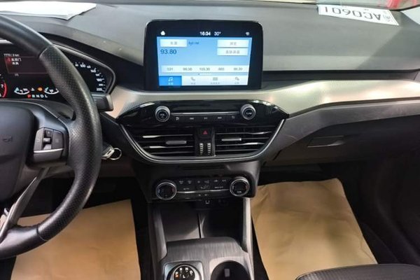 Ford Focus 2019, 77800 км, за 7511 USD - фото 16