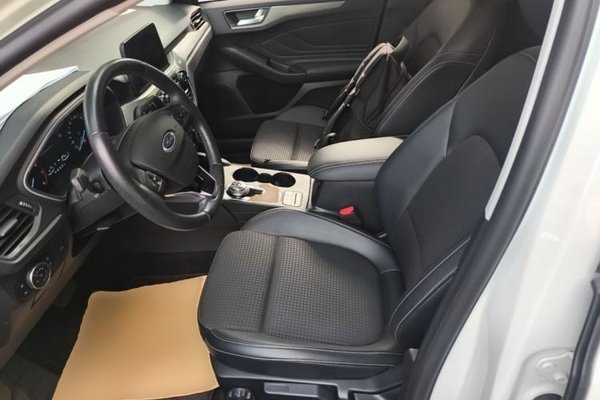Ford Focus 2019, 77800 км, за 7511 USD - фото 18
