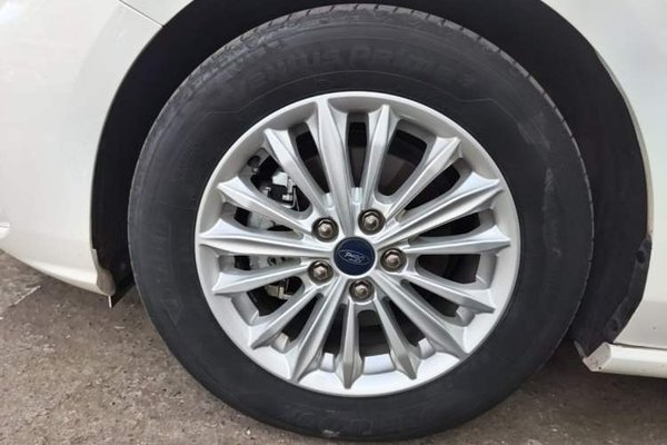 Ford Focus 2019, 77800 км, за 7511 USD - фото 8
