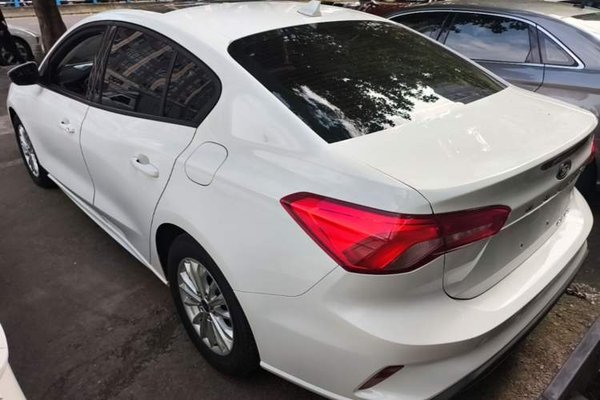 Ford Focus 2019, 77800 км, за 7511 USD