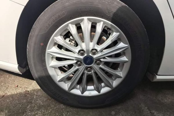 Ford Focus 2019, 77800 км, за 7511 USD - фото 10