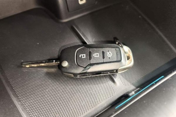 Ford Focus 2019, 77800 км, за 7511 USD - фото 12