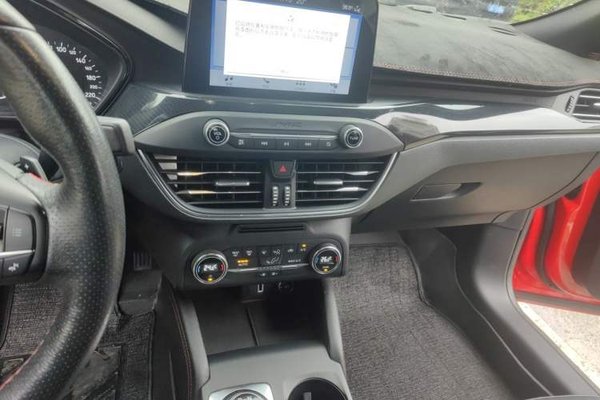 Ford Focus 2019, 53600 км, за 6684 USD - фото 17