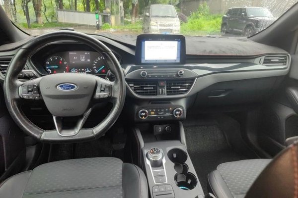 Ford Focus 2019, 53600 км, за 6684 USD - фото 13