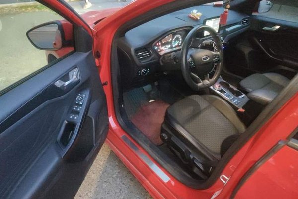 Ford Focus 2019, 66100 км, за 7365 USD - фото 17