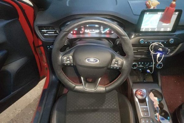 Ford Focus 2019, 66100 км, за 7365 USD - фото 11